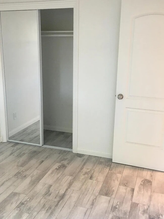 Building Photo - 1222 Palamos Ave