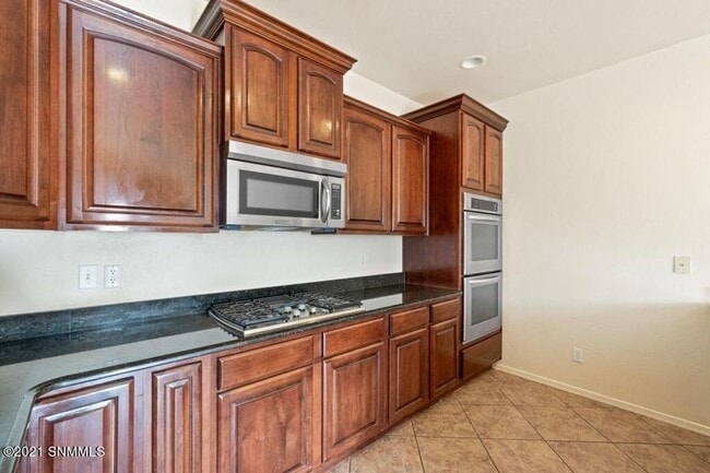 Building Photo - $500 off first months rent, Beautiful Home...