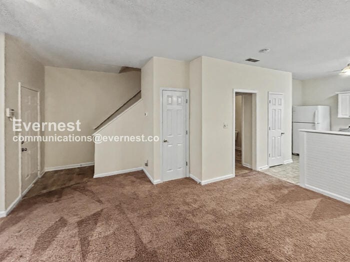 Building Photo - 6699 Sunset Hills Blvd