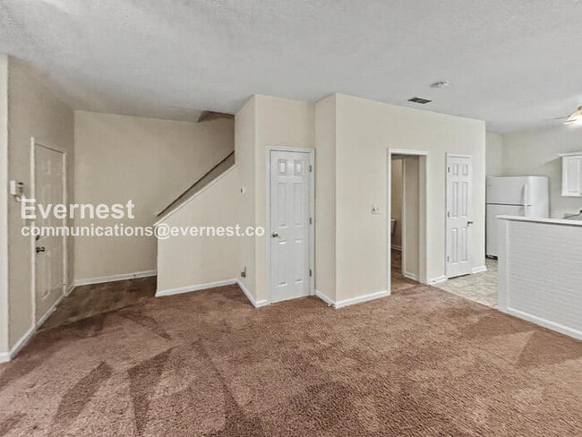 Building Photo - 3 Bed, 1.5 Bath Townhome with Fenced Yard / Pet-Friendly / Coming Soon!