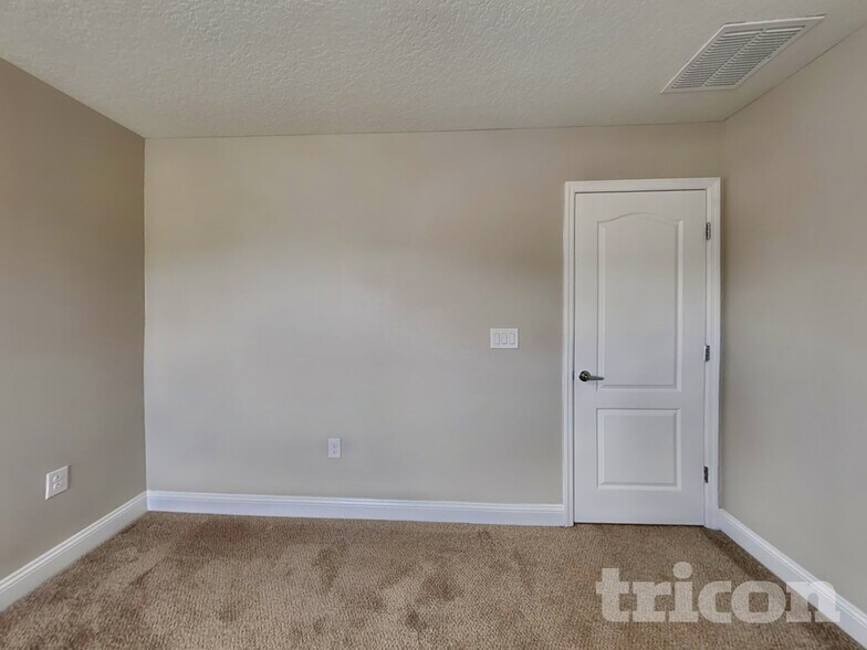 Building Photo - 195 Silver Creek Pl