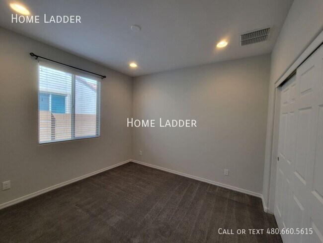 Building Photo - 25932 W Quail Ave