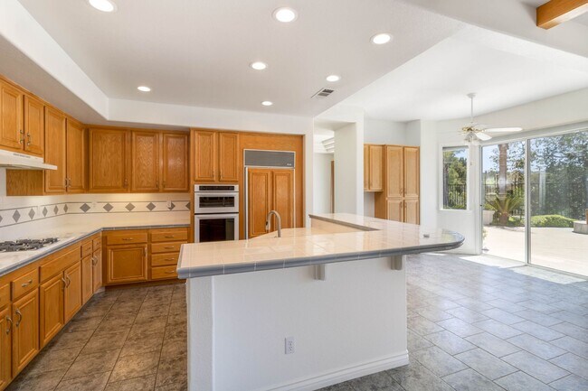 Building Photo - 32579 Valentino Way
