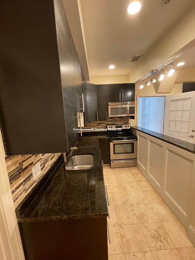 Building Photo - 1801 Beacon St