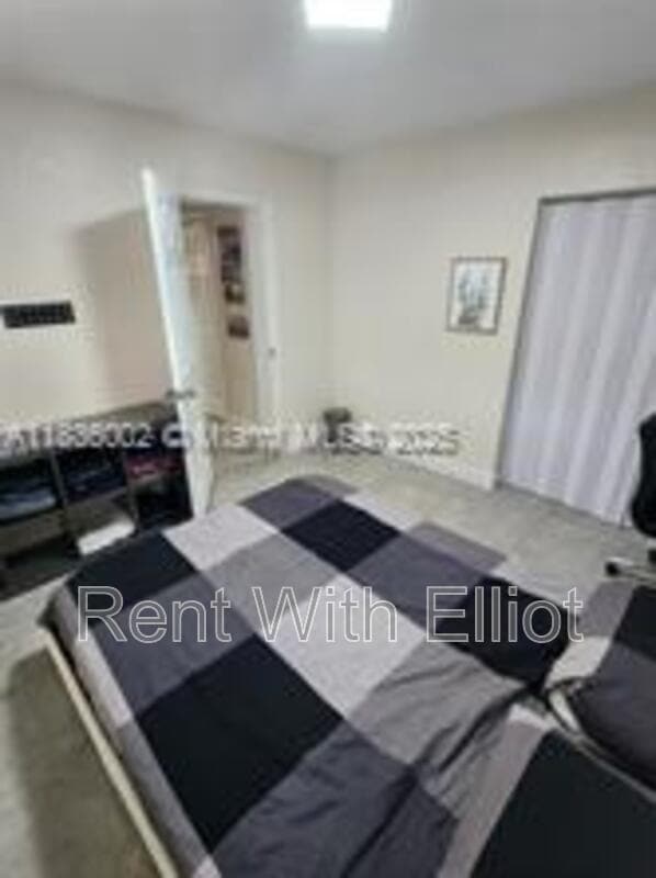 Building Photo - 2165 SW 47th St