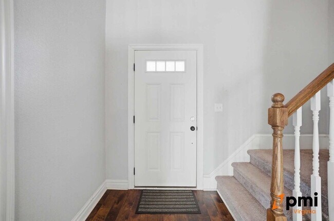 Building Photo - Stunning 5 Bedroom Waterfront Home with 2 car garage