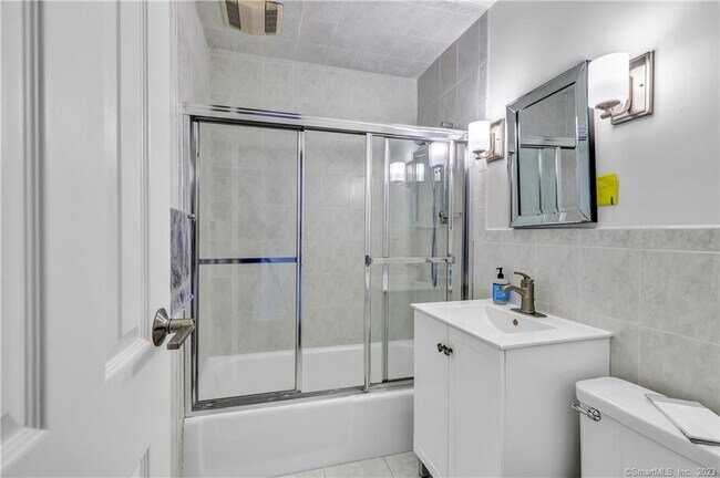 Building Photo - 245 Unquowa Rd