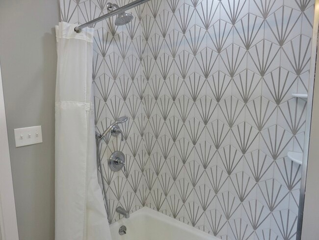 Building Photo - 32 Gale St