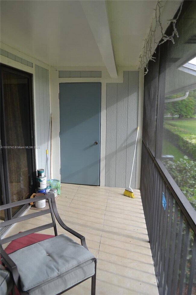 Building Photo - 9727 Hammocks Blvd