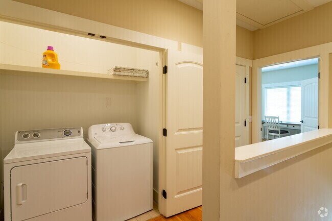 Building Photo - Leasing for FALL 2026! 3Bed/3Bath Townhouse walking distance to FSU! $800/room!