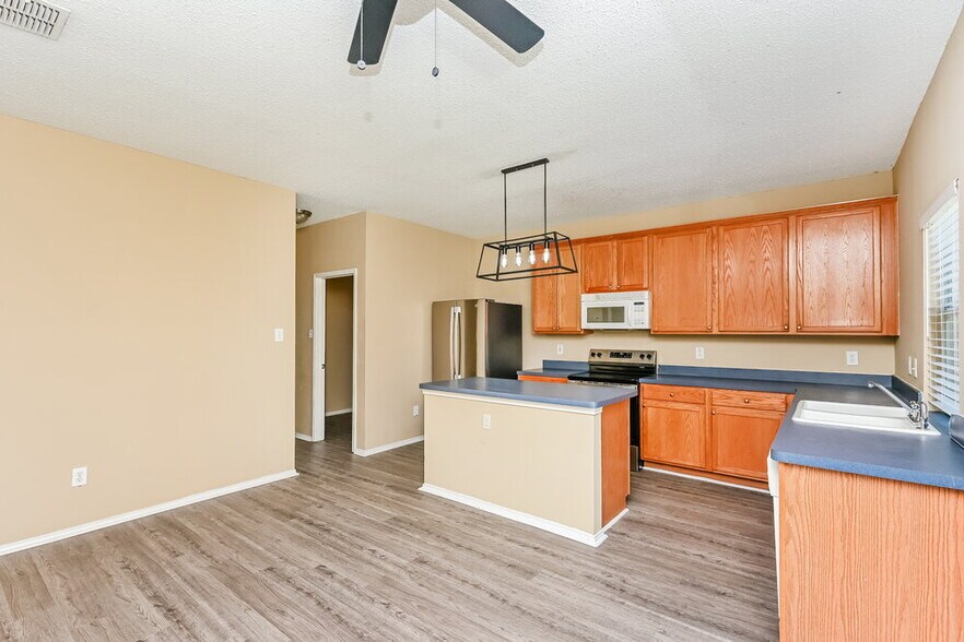 Building Photo - 10172 Chapel Springs Trail