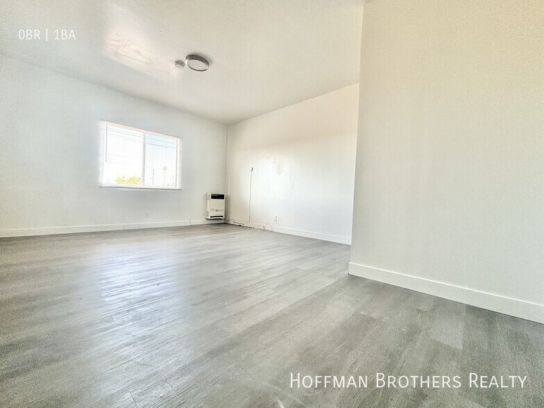 Building Photo - 5179 S Western Ave
