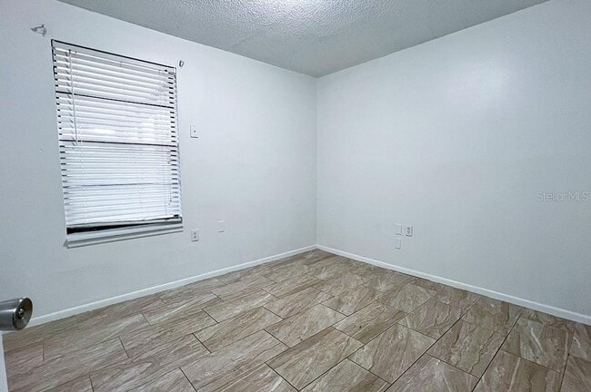 Building Photo - 10 York Ct