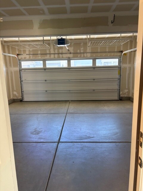 garage - 7201 Star Trail Way