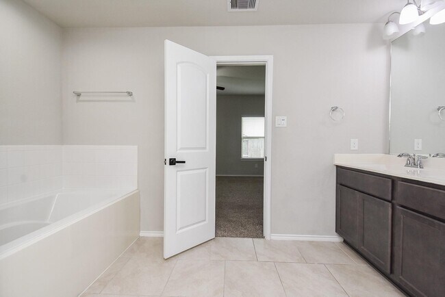 Building Photo - 4602 Tuscan Lily Dr
