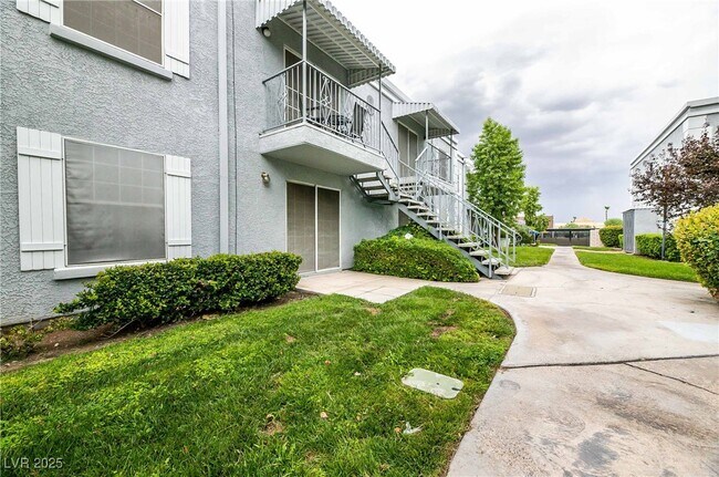 Building Photo - 3823 S Maryland Pkwy