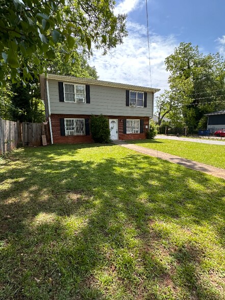 Building Photo - 2872 Harris St