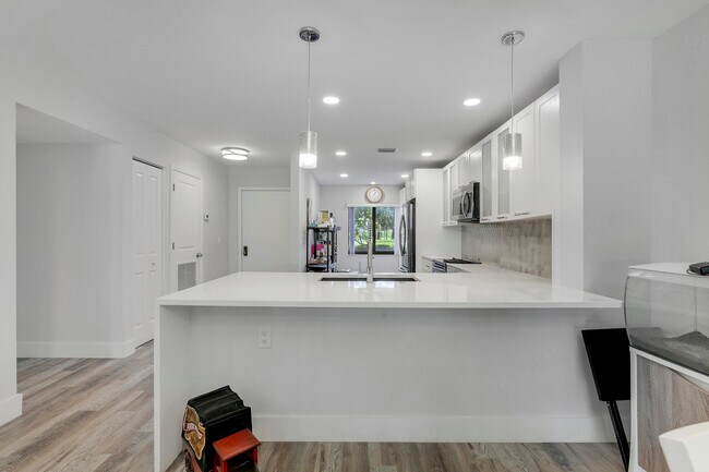 Building Photo - 20 Southport Ln