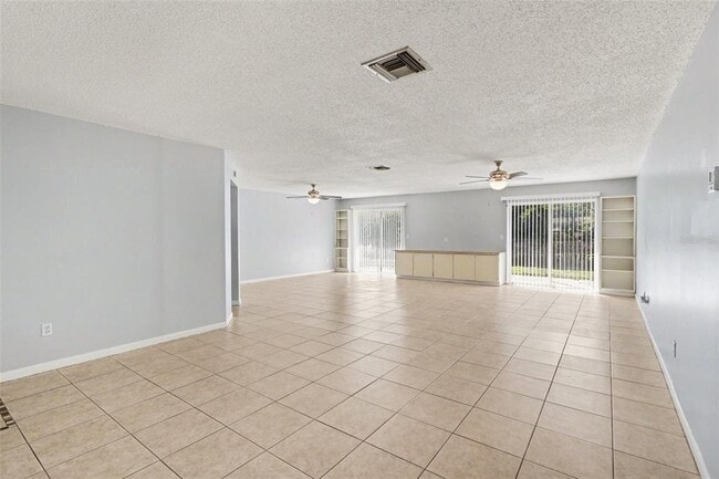 Building Photo - 10157 Bluff Ct