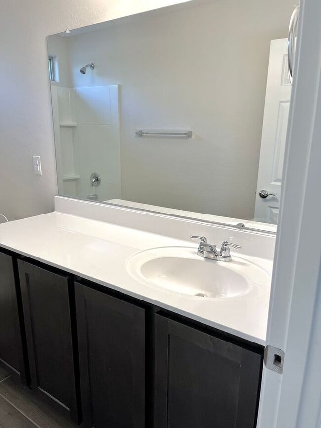 Building Photo - MOVE IN SPECIALS!! 2 Master Suites Open Ceiling Modern Home for RENT!