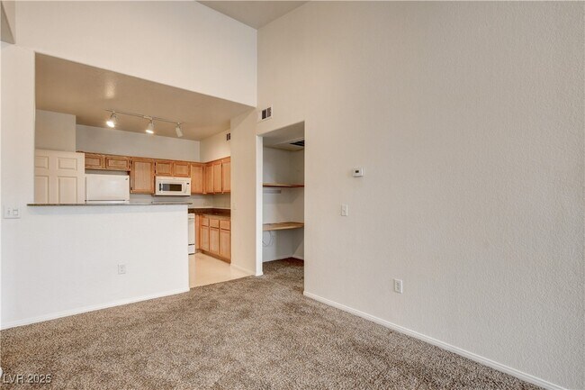 Building Photo - 10550 W Alexander Rd