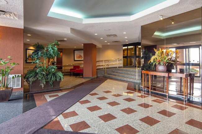 Building Photo - 1240 Harmon Cove Tower