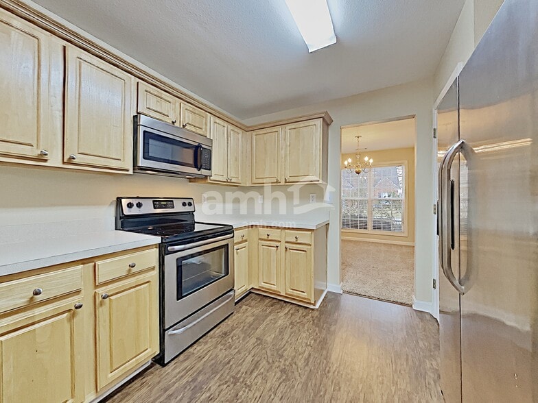 Building Photo - 6483 Grand Hickory Dr