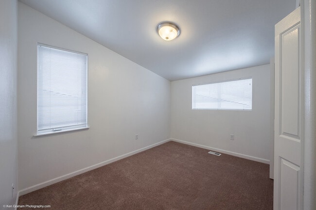 Building Photo - 2013 Salmonberry Pl