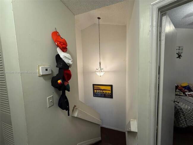 Building Photo - 6245 SW Kendale Lakes Cir