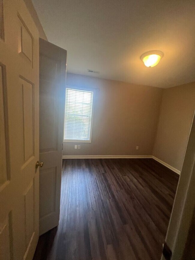 Building Photo - 3BR/2Bath/1 Garage/Fenced! Quail Woods community in the poplar Gorden Rd, North Wilmington area