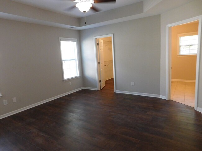 Building Photo - 3118 Drew Ave