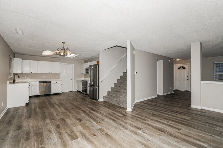Building Photo - 333 Sunburst Ln