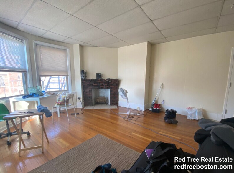 Building Photo - 873 Beacon St