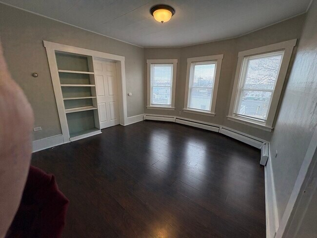 Building Photo - 131 5th St