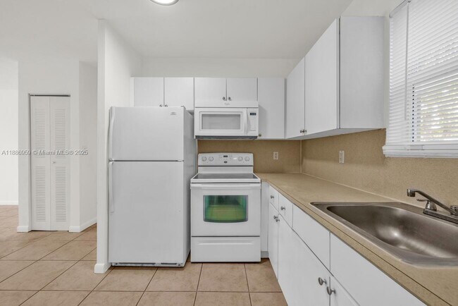 Building Photo - 575 NE 82nd St
