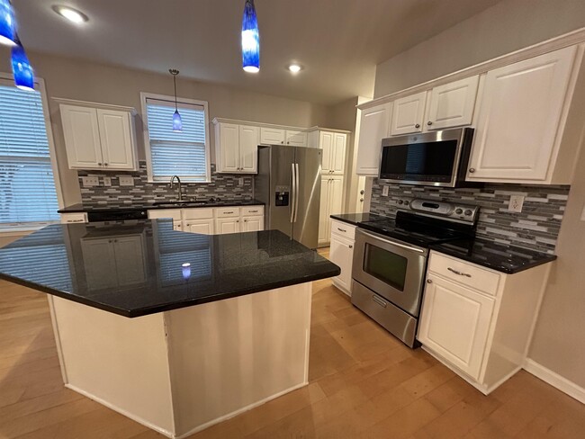 Building Photo - 1390 Island Town Dr