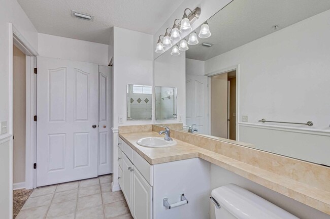 Building Photo - 9833 Baywinds Dr