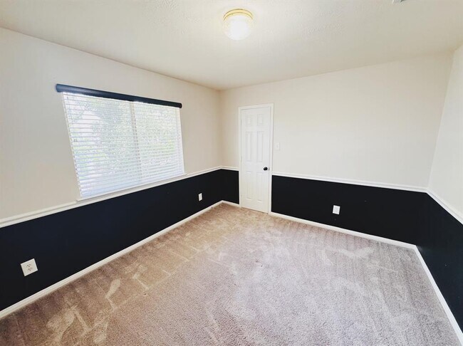 Building Photo - 25915 Drybrook Rd
