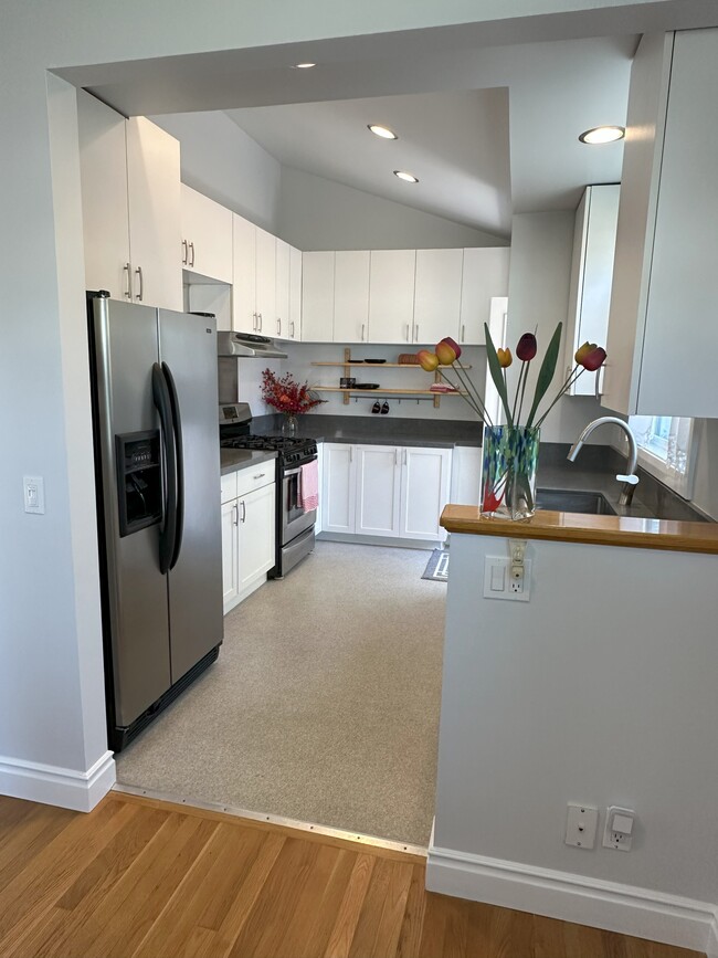Kitchen - 4477 Harding Ave