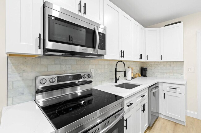 Building Photo - 4603 N Ocean Blvd