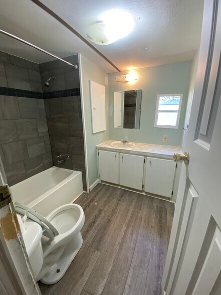 Building Photo - 2207 Dora Dr