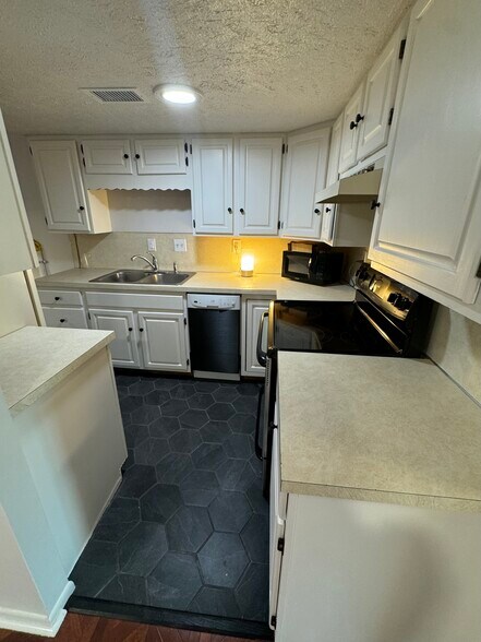 Building Photo - 120 S 38th Ave