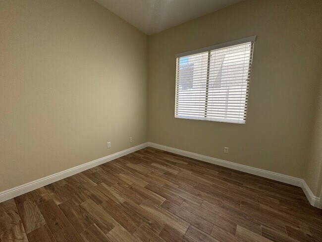 Building Photo - 4714 E Paso Trail