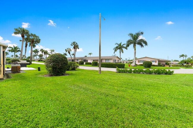 Building Photo - 2567 Dudley Dr W