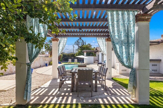 Building Photo - Sunnyside House with Pool in Palm Springs (Monthly Only - No Long Term)