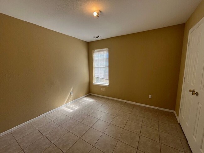 Building Photo - Renovated 4 Bedroom 2 Bath Home for Rent!