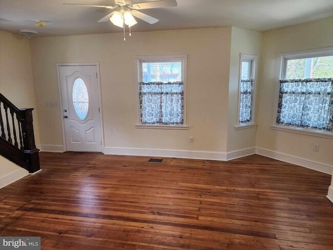 Building Photo - 522 S Broadway