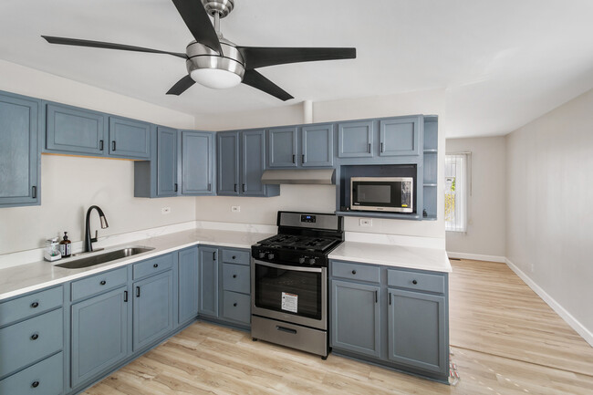 Building Photo - 215 E Maxon Ln