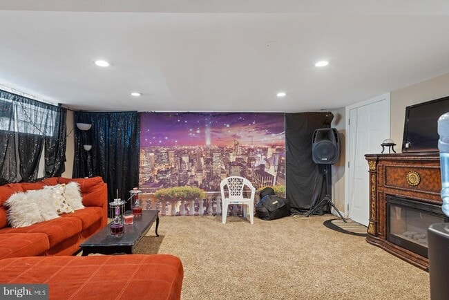 Building Photo - 2874 Tolbut St