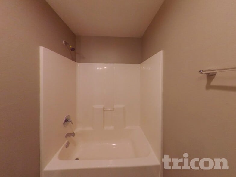 Building Photo - 16365 River Fall Ct